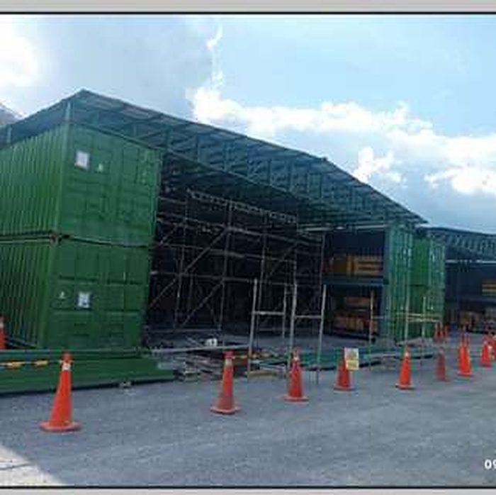 Structure and modules on a work site